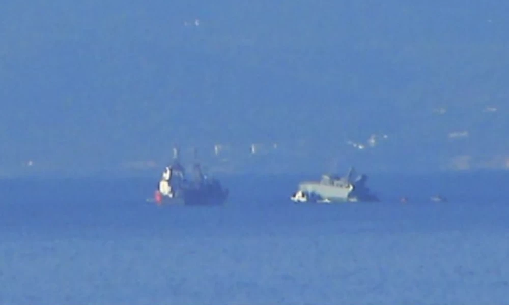 Πειραιάς: Επιβατηγό πλοίο συγκρούστηκε με πλοίο του Πολεμικού Ναυτικού